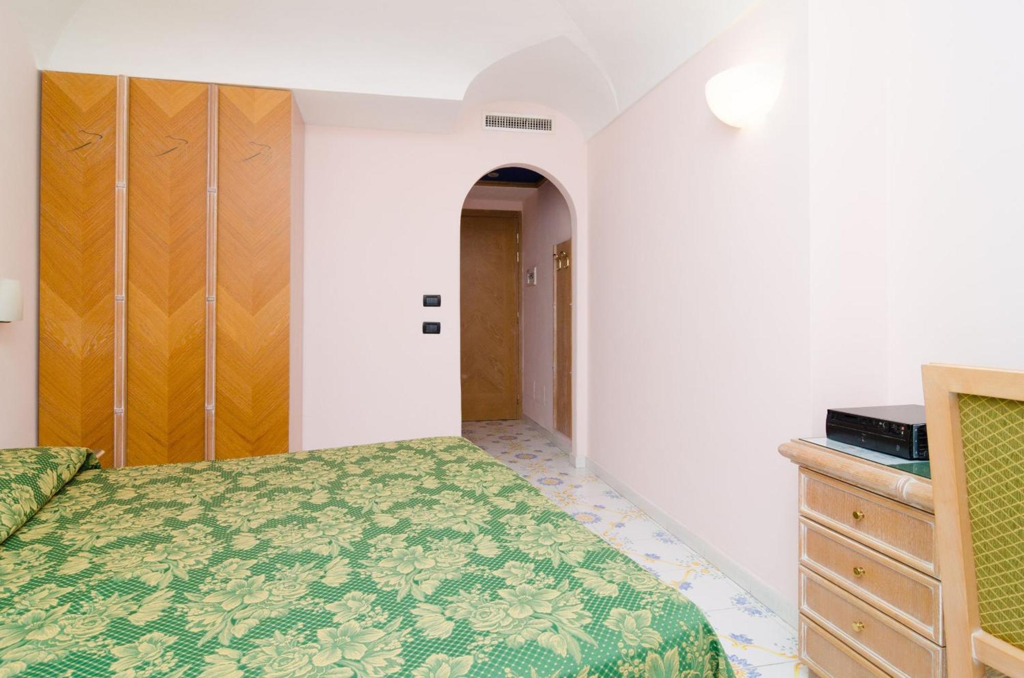 Hotel Terme Saint Raphael Barano dʼIschia Esterno foto